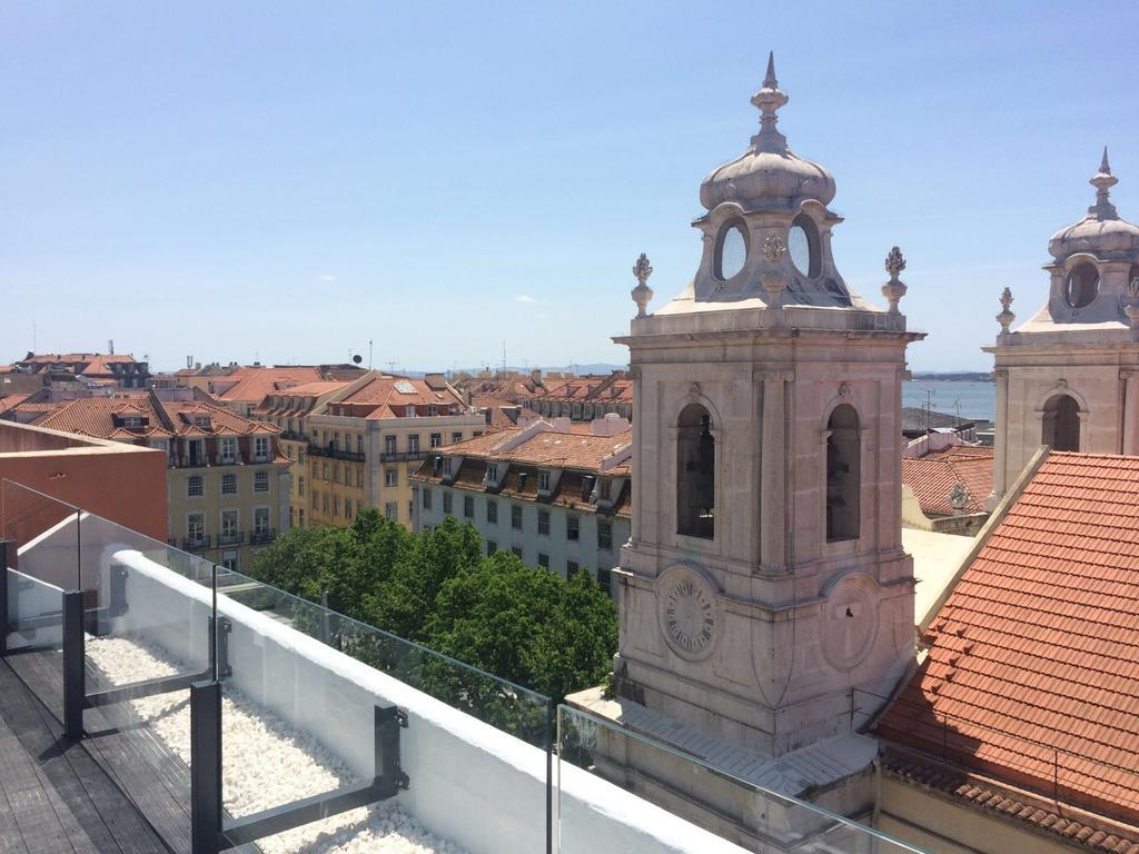 A Terrace On A Topfloor With A View Lisbon Bagian luar foto